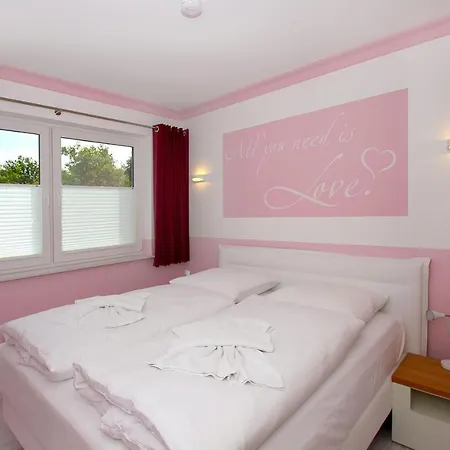 House Schotstek Mit Gratis Nutzung Vom Ahoi Erlebnisbad Und Sauna In Sellin *