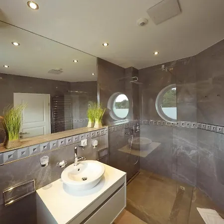 House Schotstek Mit Gratis Nutzung Vom Ahoi Erlebnisbad Und Sauna In Sellin Hébergement de vacances Goehren (Ruegen)